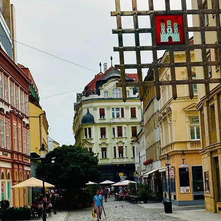 Smack In The Heart Of Old Town Apartmán