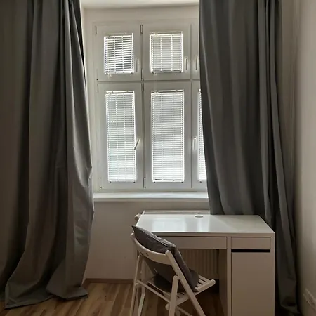 Smack In The Heart Of Old Town Apartment