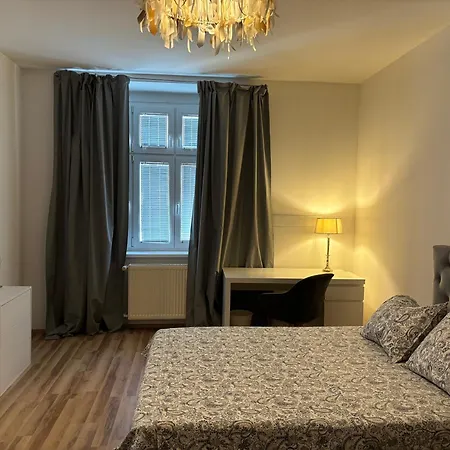 Smack In The Heart Of Old Town Appartement